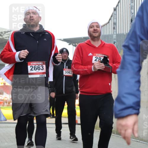 08.12.2024 - St. Pauli X-Mass-Run No. 14 H.Heesch http://msf.ph/oto/7489409 08.12.2024 10:04:00 Ziel 1912, 1949, 2093, 2098, 2663, 3070, 3072, 3260, 330, 624, 1678, 2093, 2094, 2098, 2663, 2759, 2848, 2955, 3062, 3063 meine-sportfotos.de