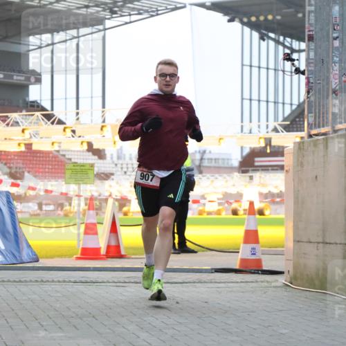 08.12.2024 - St. Pauli X-Mass-Run No. 14 H.Heesch http://msf.ph/oto/7489412 08.12.2024 09:55:29 Ziel 341, 881, 881, 907 meine-sportfotos.de