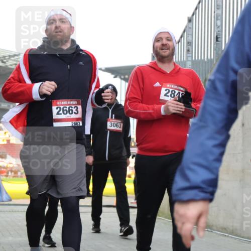 08.12.2024 - St. Pauli X-Mass-Run No. 14 H.Heesch http://msf.ph/oto/7489414 08.12.2024 10:04:00 Ziel 1912, 1949, 2093, 2098, 2663, 3070, 3072, 3260, 330, 624, 1678, 2093, 2094, 2098, 2663, 2759, 2848, 2955, 3062, 3063 meine-sportfotos.de