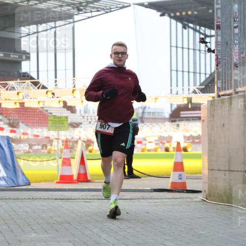 08.12.2024 - St. Pauli X-Mass-Run No. 14 H.Heesch http://msf.ph/oto/7489418 08.12.2024 09:55:29 Ziel 341, 881, 881, 907 meine-sportfotos.de