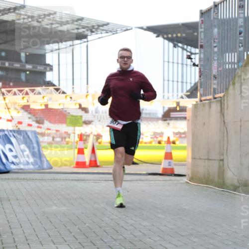 08.12.2024 - St. Pauli X-Mass-Run No. 14 H.Heesch http://msf.ph/oto/7489460 08.12.2024 09:55:30 Ziel 881, 907 meine-sportfotos.de