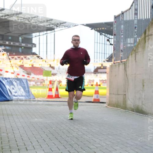08.12.2024 - St. Pauli X-Mass-Run No. 14 H.Heesch http://msf.ph/oto/7489474 08.12.2024 09:55:30 Ziel 881, 907 meine-sportfotos.de
