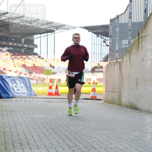 08.12.2024 - St. Pauli X-Mass-Run No. 14 H.Heesch http://msf.ph/oto/7489480 08.12.2024 09:55:30 Ziel 881, 907 meine-sportfotos.de