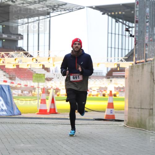 08.12.2024 - St. Pauli X-Mass-Run No. 14 H.Heesch http://msf.ph/oto/7489529 08.12.2024 09:55:38 Ziel 881, 907, 691 meine-sportfotos.de