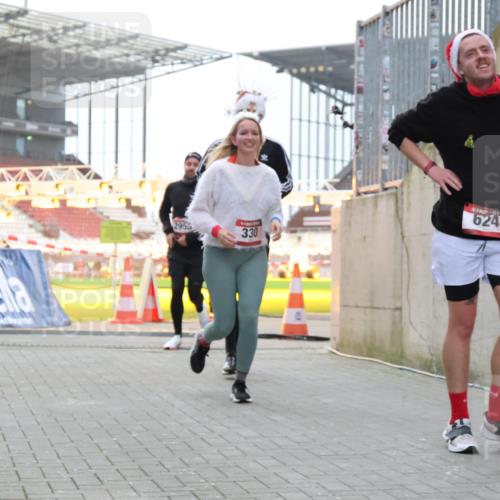 08.12.2024 - St. Pauli X-Mass-Run No. 14 H.Heesch http://msf.ph/oto/7489548 08.12.2024 10:04:05 Ziel 330, 1912, 1949, 2093, 2094, 2098, 2663, 2759, 2848, 3062, 3063, 3070, 3072, 330, 624, 1678, 2759, 2955, 3082, 3169, 3179, 3180 meine-sportfotos.de