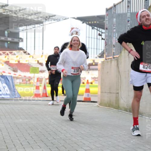 08.12.2024 - St. Pauli X-Mass-Run No. 14 H.Heesch http://msf.ph/oto/7489551 08.12.2024 10:04:05 Ziel 330, 1912, 1949, 2093, 2094, 2098, 2663, 2759, 2848, 3062, 3063, 3070, 3072, 330, 624, 1678, 2759, 2955, 3082, 3169, 3179, 3180 meine-sportfotos.de