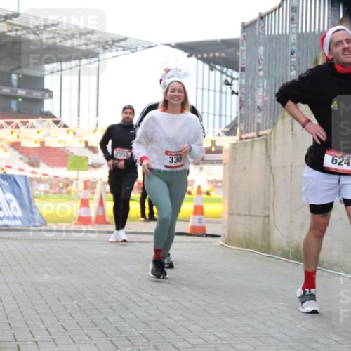 08.12.2024 - St. Pauli X-Mass-Run No. 14 H.Heesch http://msf.ph/oto/7489555 08.12.2024 10:04:05 Ziel 330, 1912, 1949, 2093, 2094, 2098, 2663, 2759, 2848, 3062, 3063, 3070, 3072, 330, 624, 1678, 2759, 2955, 3082, 3169, 3179, 3180 meine-sportfotos.de