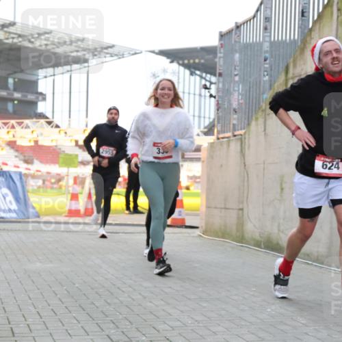 08.12.2024 - St. Pauli X-Mass-Run No. 14 H.Heesch http://msf.ph/oto/7489563 08.12.2024 10:04:05 Ziel 330, 1912, 1949, 2093, 2094, 2098, 2663, 2759, 2848, 3062, 3063, 3070, 3072, 330, 624, 1678, 2759, 2955, 3082, 3169, 3179, 3180 meine-sportfotos.de