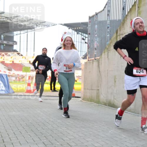 08.12.2024 - St. Pauli X-Mass-Run No. 14 H.Heesch http://msf.ph/oto/7489568 08.12.2024 10:04:05 Ziel 330, 1912, 1949, 2093, 2094, 2098, 2663, 2759, 2848, 3062, 3063, 3070, 3072, 330, 624, 1678, 2759, 2955, 3082, 3169, 3179, 3180 meine-sportfotos.de