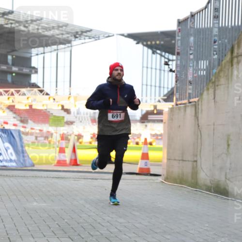 08.12.2024 - St. Pauli X-Mass-Run No. 14 H.Heesch http://msf.ph/oto/7489569 08.12.2024 09:55:39 Ziel 691, 881, 907, 691 meine-sportfotos.de