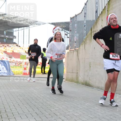 08.12.2024 - St. Pauli X-Mass-Run No. 14 H.Heesch http://msf.ph/oto/7489576 08.12.2024 10:04:05 Ziel 330, 1912, 1949, 2093, 2094, 2098, 2663, 2759, 2848, 3062, 3063, 3070, 3072, 330, 624, 1678, 2759, 2955, 3082, 3169, 3179, 3180 meine-sportfotos.de
