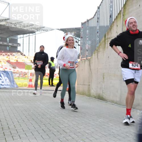 08.12.2024 - St. Pauli X-Mass-Run No. 14 H.Heesch http://msf.ph/oto/7489579 08.12.2024 10:04:05 Ziel 330, 1912, 1949, 2093, 2094, 2098, 2663, 2759, 2848, 3062, 3063, 3070, 3072, 330, 624, 1678, 2759, 2955, 3082, 3169, 3179, 3180 meine-sportfotos.de