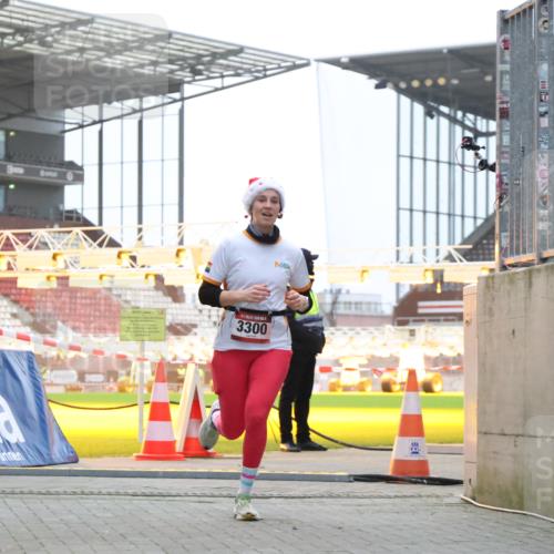 08.12.2024 - St. Pauli X-Mass-Run No. 14 H.Heesch http://msf.ph/oto/7489582 08.12.2024 09:55:46 Ziel 691, 3300 meine-sportfotos.de