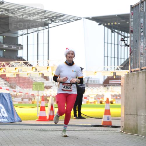 08.12.2024 - St. Pauli X-Mass-Run No. 14 H.Heesch http://msf.ph/oto/7489590 08.12.2024 09:55:46 Ziel 691, 3300 meine-sportfotos.de