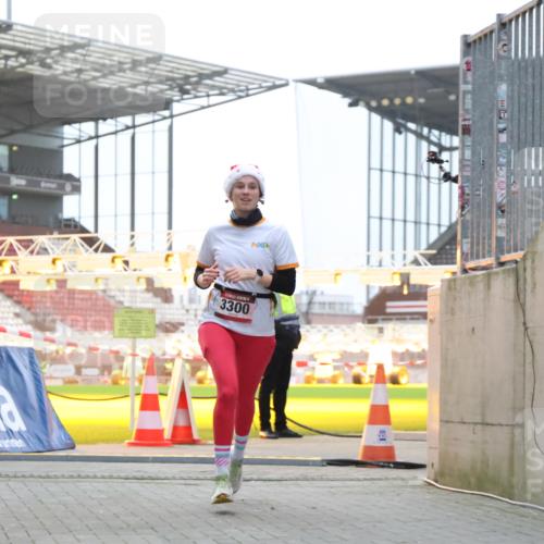 08.12.2024 - St. Pauli X-Mass-Run No. 14 H.Heesch http://msf.ph/oto/7489601 08.12.2024 09:55:47 Ziel 691, 3300 meine-sportfotos.de