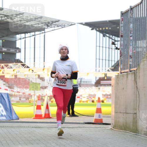 08.12.2024 - St. Pauli X-Mass-Run No. 14 H.Heesch http://msf.ph/oto/7489606 08.12.2024 09:55:47 Ziel 691, 3300 meine-sportfotos.de