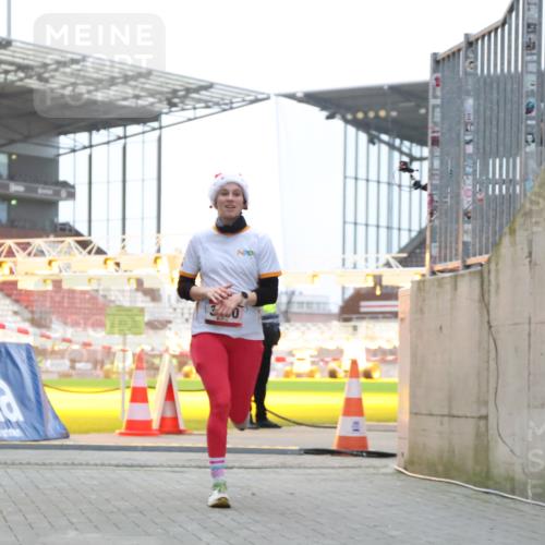 08.12.2024 - St. Pauli X-Mass-Run No. 14 H.Heesch http://msf.ph/oto/7489613 08.12.2024 09:55:47 Ziel 691, 3300 meine-sportfotos.de