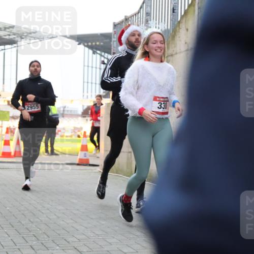 08.12.2024 - St. Pauli X-Mass-Run No. 14 H.Heesch http://msf.ph/oto/7489615 08.12.2024 10:04:06 Ziel 330, 624, 1912, 1949, 2093, 2094, 2098, 2663, 2759, 2848, 3062, 3063, 3070, 3072, 624, 1678, 2955, 3082, 3169, 3179, 3180 meine-sportfotos.de