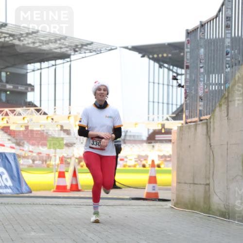 08.12.2024 - St. Pauli X-Mass-Run No. 14 H.Heesch http://msf.ph/oto/7489618 08.12.2024 09:55:47 Ziel 691, 3300 meine-sportfotos.de