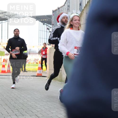 08.12.2024 - St. Pauli X-Mass-Run No. 14 H.Heesch http://msf.ph/oto/7489621 08.12.2024 10:04:06 Ziel 330, 624, 1912, 1949, 2093, 2094, 2098, 2663, 2759, 2848, 3062, 3063, 3070, 3072, 624, 1678, 2955, 3082, 3169, 3179, 3180 meine-sportfotos.de