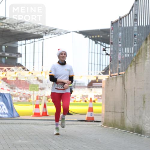 08.12.2024 - St. Pauli X-Mass-Run No. 14 H.Heesch http://msf.ph/oto/7489623 08.12.2024 09:55:47 Ziel 691, 3300 meine-sportfotos.de