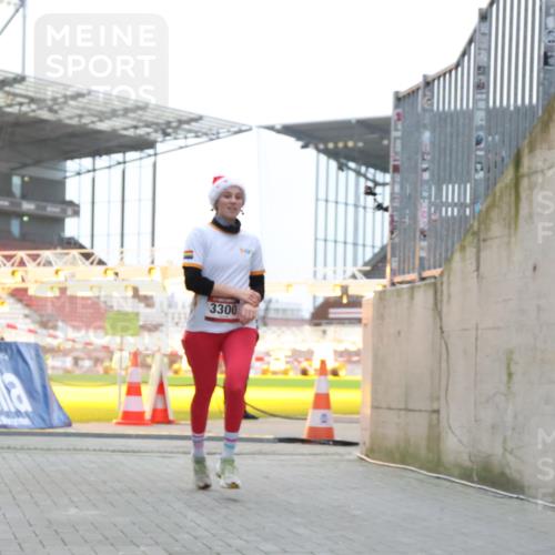 08.12.2024 - St. Pauli X-Mass-Run No. 14 H.Heesch http://msf.ph/oto/7489628 08.12.2024 09:55:47 Ziel 691, 3300 meine-sportfotos.de
