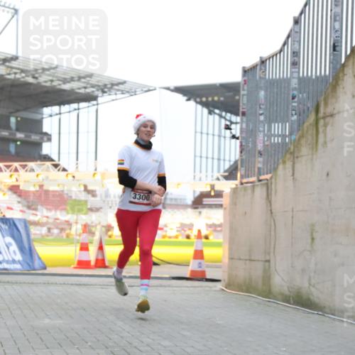 08.12.2024 - St. Pauli X-Mass-Run No. 14 H.Heesch http://msf.ph/oto/7489635 08.12.2024 09:55:47 Ziel 691, 3300 meine-sportfotos.de