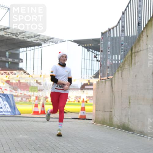 08.12.2024 - St. Pauli X-Mass-Run No. 14 H.Heesch http://msf.ph/oto/7489642 08.12.2024 09:55:47 Ziel 691, 3300 meine-sportfotos.de