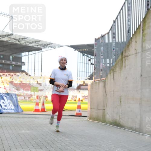 08.12.2024 - St. Pauli X-Mass-Run No. 14 H.Heesch http://msf.ph/oto/7489653 08.12.2024 09:55:47 Ziel 691, 3300 meine-sportfotos.de