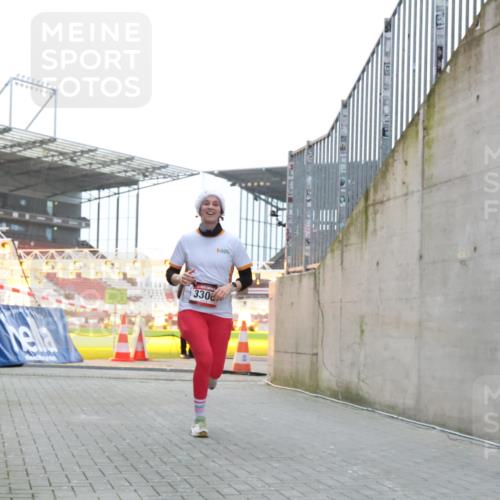 08.12.2024 - St. Pauli X-Mass-Run No. 14 H.Heesch http://msf.ph/oto/7489677 08.12.2024 09:55:47 Ziel 691, 3300 meine-sportfotos.de