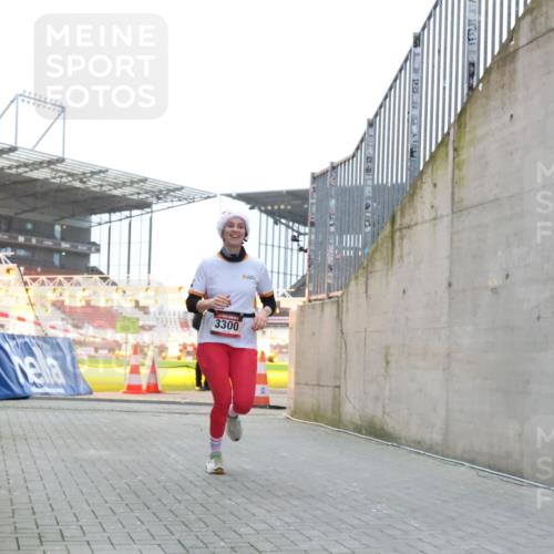 08.12.2024 - St. Pauli X-Mass-Run No. 14 H.Heesch http://msf.ph/oto/7489685 08.12.2024 09:55:48 Ziel 691, 3300, 3300 meine-sportfotos.de