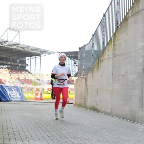 08.12.2024 - St. Pauli X-Mass-Run No. 14 H.Heesch http://msf.ph/oto/7489692 08.12.2024 09:55:48 Ziel 691, 3300, 3300 meine-sportfotos.de