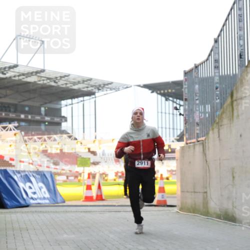 08.12.2024 - St. Pauli X-Mass-Run No. 14 H.Heesch http://msf.ph/oto/7489697 08.12.2024 09:56:03 Ziel 1946, 2911, 3094 meine-sportfotos.de