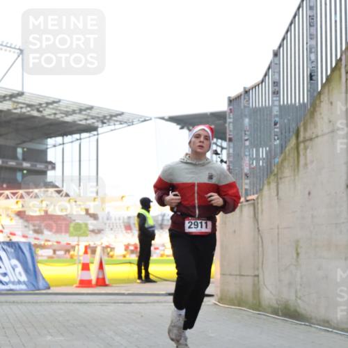08.12.2024 - St. Pauli X-Mass-Run No. 14 H.Heesch http://msf.ph/oto/7489741 08.12.2024 09:56:03 Ziel 1946, 2911, 3094 meine-sportfotos.de