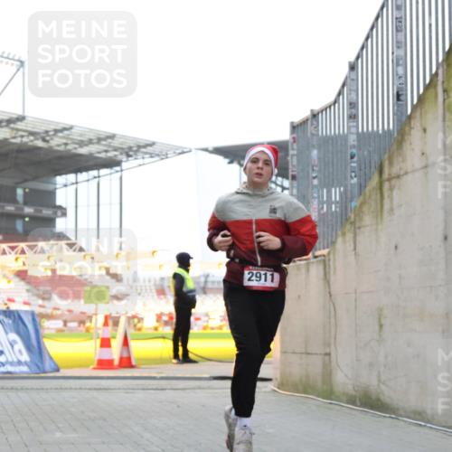 08.12.2024 - St. Pauli X-Mass-Run No. 14 H.Heesch http://msf.ph/oto/7489748 08.12.2024 09:56:03 Ziel 1946, 2911, 3094 meine-sportfotos.de