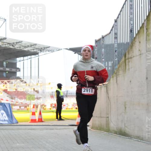 08.12.2024 - St. Pauli X-Mass-Run No. 14 H.Heesch http://msf.ph/oto/7489754 08.12.2024 09:56:03 Ziel 1946, 2911, 3094 meine-sportfotos.de
