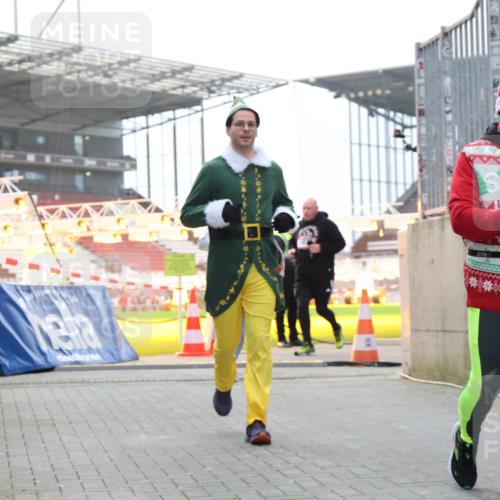 08.12.2024 - St. Pauli X-Mass-Run No. 14 H.Heesch http://msf.ph/oto/7489762 08.12.2024 10:04:14 Ziel 330, 624, 1678, 2094, 2663, 2759, 2848, 2955, 3062, 3063, 3082, 3169, 3179, 3180, 1565, 1788, 1870, 2219, 2819, 2933, 2948, 3071, 3169, 3180 meine-sportfotos.de