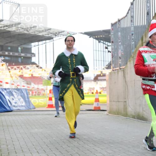 08.12.2024 - St. Pauli X-Mass-Run No. 14 H.Heesch http://msf.ph/oto/7489802 08.12.2024 10:04:14 Ziel 330, 624, 1678, 2094, 2663, 2759, 2848, 2955, 3062, 3063, 3082, 3169, 3179, 3180, 1565, 1788, 1870, 2219, 2819, 2933, 2948, 3071, 3169, 3180 meine-sportfotos.de