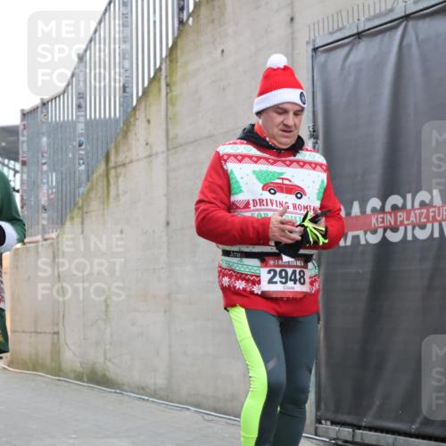 08.12.2024 - St. Pauli X-Mass-Run No. 14 H.Heesch http://msf.ph/oto/7489840 08.12.2024 10:04:15 Ziel 330, 624, 1678, 2094, 2759, 2848, 2948, 2955, 3062, 3063, 3082, 3169, 3179, 3180, 815, 1565, 1788, 1870, 2219, 2819, 2933, 2948, 3071 meine-sportfotos.de