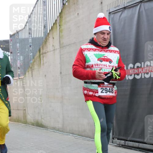 08.12.2024 - St. Pauli X-Mass-Run No. 14 H.Heesch http://msf.ph/oto/7489845 08.12.2024 10:04:15 Ziel 330, 624, 1678, 2094, 2759, 2848, 2948, 2955, 3062, 3063, 3082, 3169, 3179, 3180, 815, 1565, 1788, 1870, 2219, 2819, 2933, 2948, 3071 meine-sportfotos.de