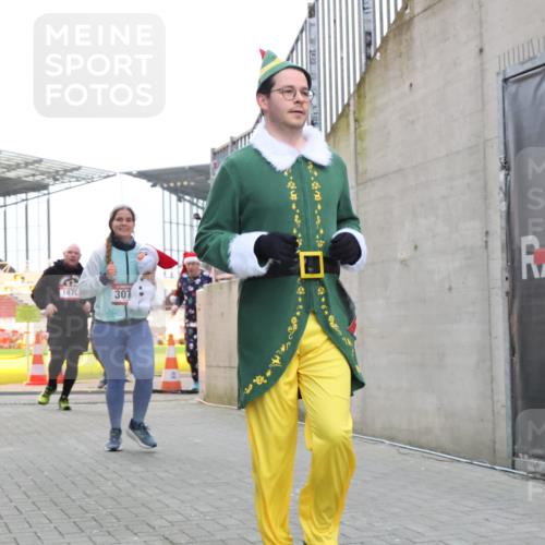 08.12.2024 - St. Pauli X-Mass-Run No. 14 H.Heesch http://msf.ph/oto/7489853 08.12.2024 10:04:16 Ziel 330, 624, 1678, 2219, 2759, 2948, 2955, 3082, 3169, 3179, 3180, 815, 1565, 1788, 1870, 2219, 2819, 2933, 2948, 3071 meine-sportfotos.de