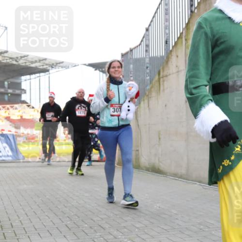08.12.2024 - St. Pauli X-Mass-Run No. 14 H.Heesch http://msf.ph/oto/7489879 08.12.2024 10:04:17 Ziel 330, 624, 1678, 2219, 2759, 2948, 2955, 3082, 3169, 3179, 3180, 815, 1565, 1788, 1870, 2219, 2819, 2933, 2948, 3071 meine-sportfotos.de