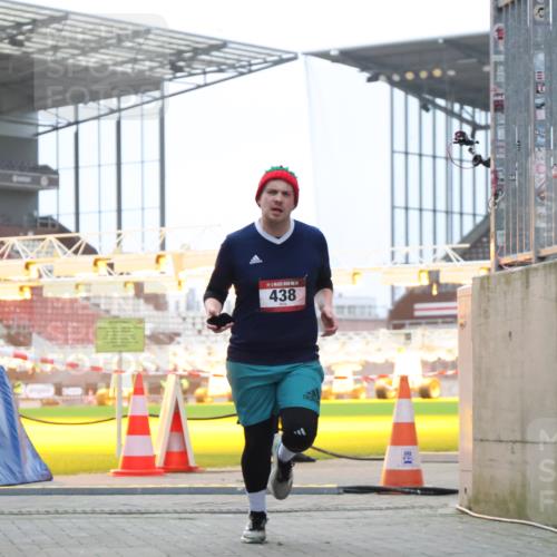 08.12.2024 - St. Pauli X-Mass-Run No. 14 H.Heesch http://msf.ph/oto/7489886 08.12.2024 09:56:13 Ziel 1946, 2911, 3094, 415, 438 meine-sportfotos.de