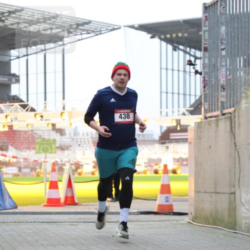 08.12.2024 - St. Pauli X-Mass-Run No. 14 H.Heesch http://msf.ph/oto/7489901 08.12.2024 09:56:13 Ziel 1946, 2911, 3094, 415, 438 meine-sportfotos.de