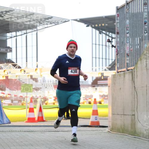 08.12.2024 - St. Pauli X-Mass-Run No. 14 H.Heesch http://msf.ph/oto/7489907 08.12.2024 09:56:13 Ziel 1946, 2911, 3094, 415, 438 meine-sportfotos.de