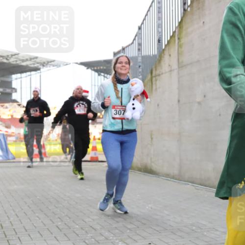 08.12.2024 - St. Pauli X-Mass-Run No. 14 H.Heesch http://msf.ph/oto/7489909 08.12.2024 10:04:17 Ziel 330, 624, 1678, 2219, 2759, 2948, 2955, 3082, 3169, 3179, 3180, 815, 1565, 1788, 1870, 2219, 2819, 2933, 2948, 3071 meine-sportfotos.de