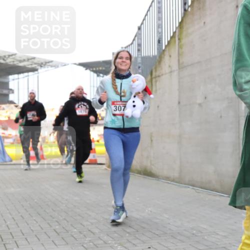 08.12.2024 - St. Pauli X-Mass-Run No. 14 H.Heesch http://msf.ph/oto/7489914 08.12.2024 10:04:17 Ziel 330, 624, 1678, 2219, 2759, 2948, 2955, 3082, 3169, 3179, 3180, 815, 1565, 1788, 1870, 2219, 2819, 2933, 2948, 3071 meine-sportfotos.de