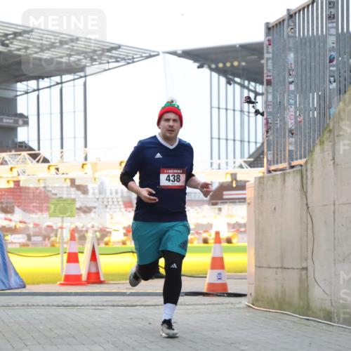 08.12.2024 - St. Pauli X-Mass-Run No. 14 H.Heesch http://msf.ph/oto/7489915 08.12.2024 09:56:13 Ziel 1946, 2911, 3094, 415, 438 meine-sportfotos.de