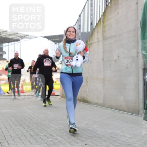 08.12.2024 - St. Pauli X-Mass-Run No. 14 H.Heesch http://msf.ph/oto/7489923 08.12.2024 10:04:17 Ziel 330, 624, 1678, 2219, 2759, 2948, 2955, 3082, 3169, 3179, 3180, 815, 1565, 1788, 1870, 2219, 2819, 2933, 2948, 3071 meine-sportfotos.de