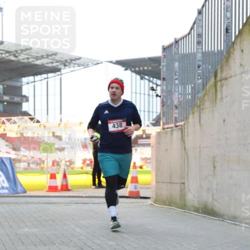 08.12.2024 - St. Pauli X-Mass-Run No. 14 H.Heesch http://msf.ph/oto/7489951 08.12.2024 09:56:14 Ziel 438, 1946, 2911, 3094, 415, 438 meine-sportfotos.de